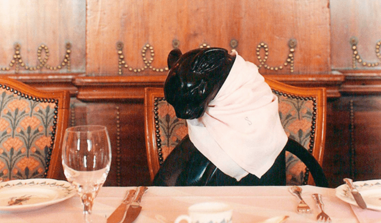 the cat who is dinner guest at the savoy